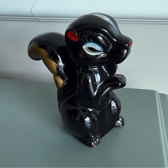 Vintage ceramic skunk (or swuirrel) with gold tail - Picture 7 of 7